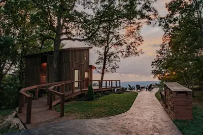 Image de The Artistree House A Treehouse in Rising Fawn