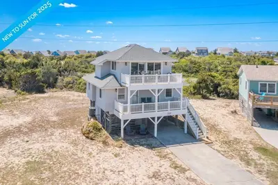 Image de Oceanside home in Nags Head just a short walk to the beach!