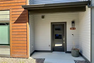 Image de New Modern 2bed/2bath + loft Townhome.