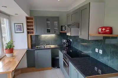 Image de Charming 2-bedroom apartment, gardens, WiFi, Ac in lovely Camors, Brittany.