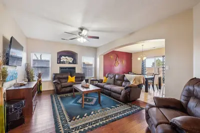 Image de New! Brindisi Estate - Beautiful 5br Home with Hot Tub