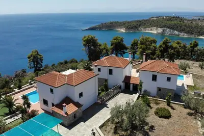 Anemologio Villas\n Villa Ostria