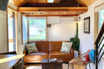 Image de Wildcat Polly ~ Tiny but Wild\nUnique tiny home in Durango, Colorado