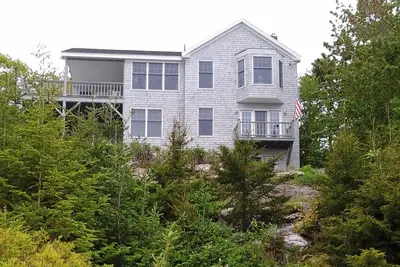 Image de Crow's Nest - Oceanfront Home!