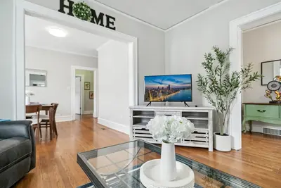 Image de Cozy, Large Home with 6 Bedrooms Near Naval Base!