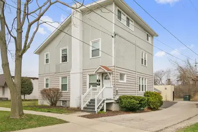 Image de Spacious 7 bed W/ 3 living areas Near Naval Base!