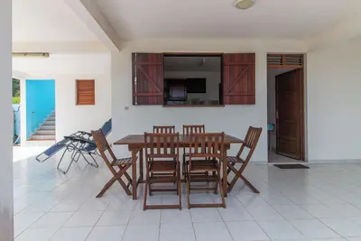 Image de Bas de villa entre mer et campagne