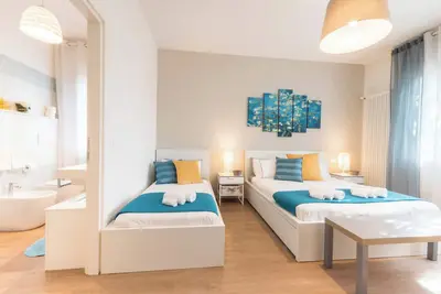 Image de Villa Due Giardini Appartamento tre camere da letto ciascuna con bagno privato