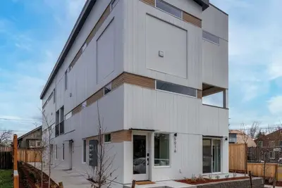 Image de 3br Alberta Home • Vaulted Ceilings • Walkable