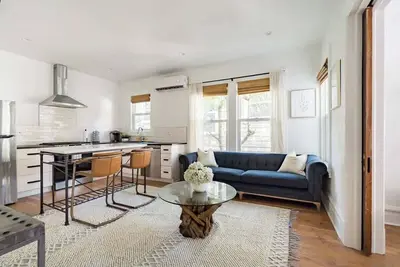 Image de Posh Local 2br - Boutiques & Eateries