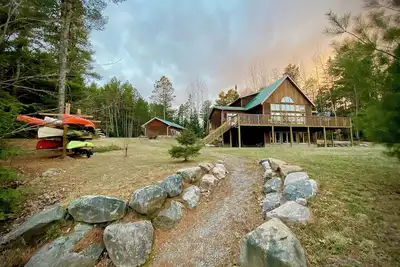 Image de Luxury Waterfront Retreat, 4-bedrooms + bunkie and private dock, Ac and Wifi