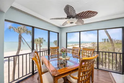 Image de It's All About the View and Location – Rare 3-Bedroom Corner Condo