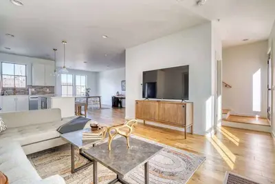 Image de Cozy North Tabor Farmhouse ~ Gym + Chefs Kitchen