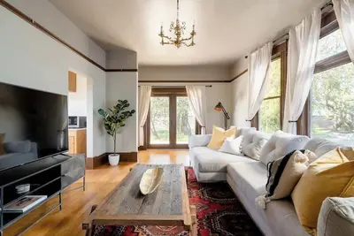 Image de 4br Historic Soul District Remodel w Detached Unit