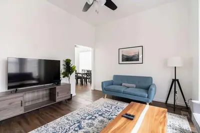 Image de 4br • Sleeps 9 • Spacious Home • Walkable Area
