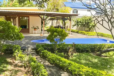 Image de Charmante villa dans la belle ville de Péreybère et à proximité de la plage.