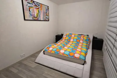 Image de Appartement contemporain entièrement rénové 100m centre ville et 500m plage