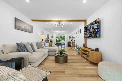 Image de Heated Pool & Beach Gear - The Other Hollywood