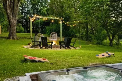 Image de Sauna, Hot Tub, Firepit, Games, Gym, Theater