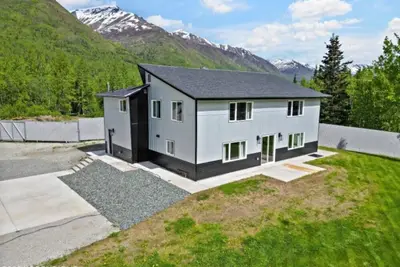 Image de Amazing Mountain Views from Large Home Near Eklutna Lake, Sleeps 7