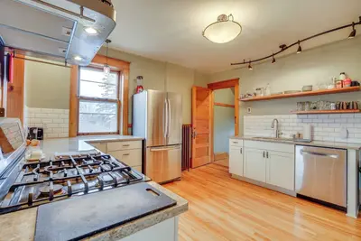 Image de 1 Mi to Como Park: Wfh-Friendly Saint Paul Duplex!