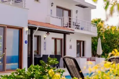Image de Large villa with pool and fantastic sea view