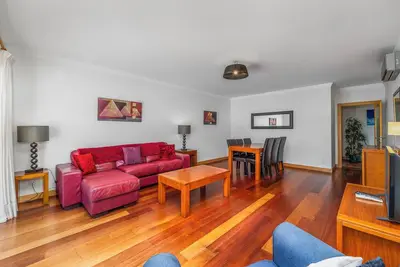 Image de Generously large 2-bed with direct pool access and parking