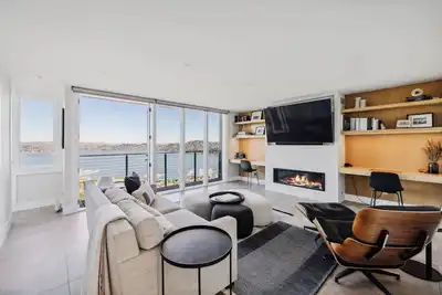 Image de Views from literally every room! 3 bedrooms in Sausalito; Walkable to downtown.