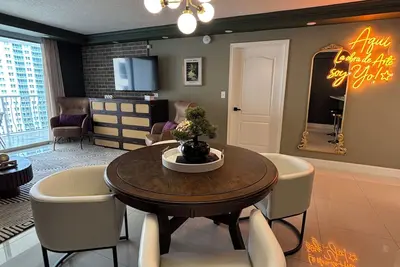 Image de Brickell Downtown, Gym, Pool & Jacuzzi, Free Parking + Washer Dryer