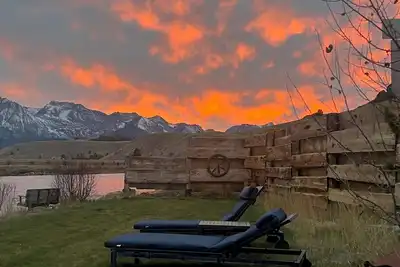 Image de A unique & tranquil newly renovated gem in the Sawtooths on the Salmon River