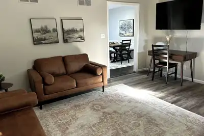 Image de Urban Modern Retreat + Garage Parking