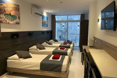 Image de Purple 7: Studio Apartment in St. Julian's (Lower Ground)