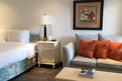Image de Ed 9 King bed Hamilton and pool access