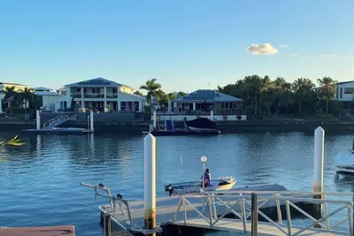Image de Luxury canal home with pontoon and pool. Direct access to Pumicestone passage.