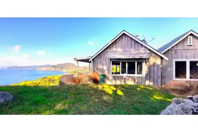 Image de \"The Rock\" is simply one of the best coastal experiences here in the Coromandel.