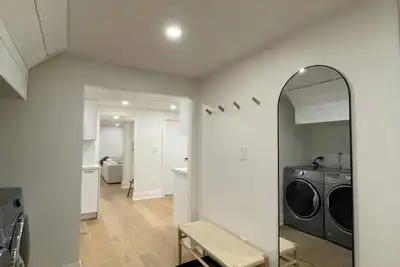 Image de Modern unit close to Go & lake + hot tub fireplace