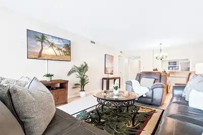 Image de Nice and Relaxing Family Getaway - Steps to the Beach with Heated Pool