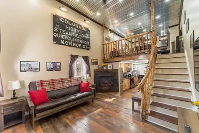 Image de Rustic Loft @ historic Colonnade Hotel