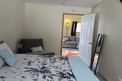 Image de Adventure awaits in this cozy 2-bedroom apartment near all of the amenities.