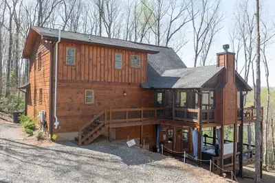 Image de Bear Paw Lodge - Pet Friendly | Mountain View | Hot Tub | Game Room