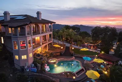 Sky Candy Estate - Sunrise+Sunset Views, Pool, Spa