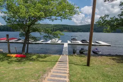 Image de Welcome to Lakeski Lodge! Lake and Mountain View! Lake access and private dock!