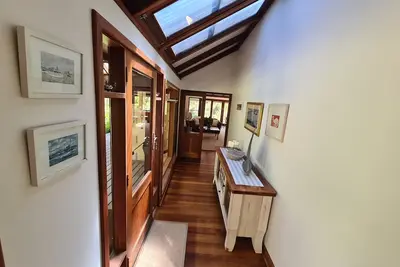 Image de Tranquil family getaway, surrounded by amazing bushland and wildlife.