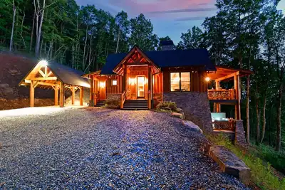 Image de Misty Mountain Luxury mountain cabin with breathtaking views, hot tub, & game room!
