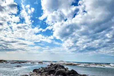 Image de 5 Minutes to Southampton's gorgeous beach! Family and pet friendly cottage.