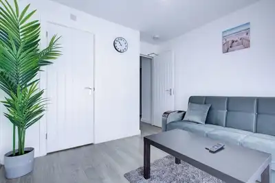 Image de Modern 4bd Retreat: Bright and Stylish Comfort