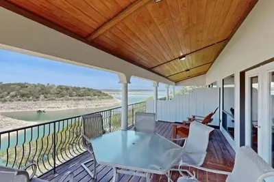 Image de Vineyard Haus (Both Sides of a Duplex) w/Boat Dock on Lake Travis