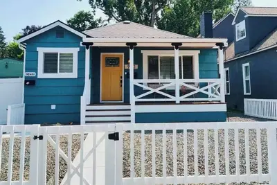 Image de Downtown Cda Gem-4br, Sleeps 8, Walk to Lake, Kid-Friendly with Playroom.