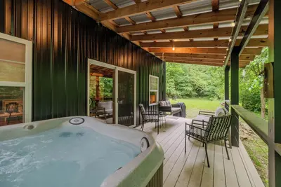 Image de Nature’s Nest Hot Tub • Fire Pit • Deck Views • Near Old Man’s Cave