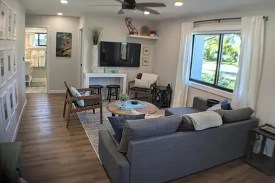 Image de Cozy 3-bedroom Cardiff Surf Bungalow with high-speed WiFi and ocean breezes!